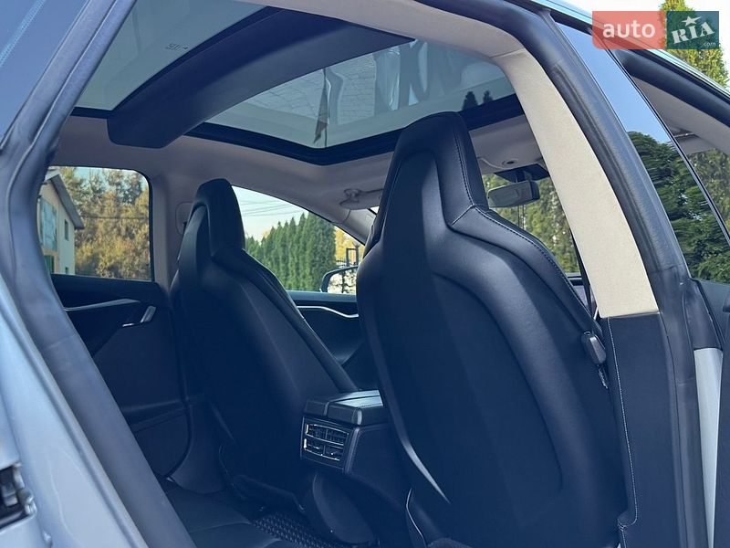 Ліфтбек Tesla Model S 2013 в Трускавці