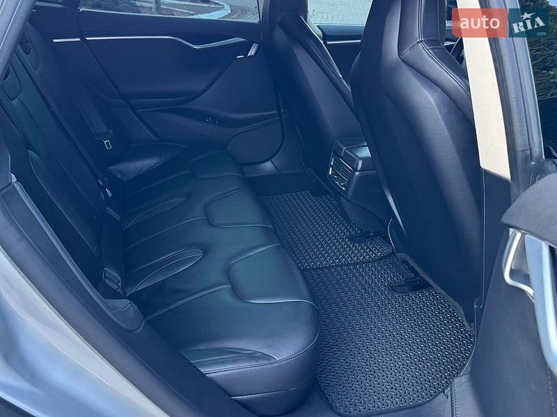 Ліфтбек Tesla Model S 2013 в Трускавці