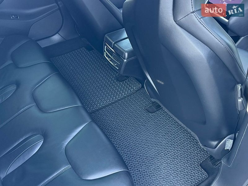 Ліфтбек Tesla Model S 2013 в Трускавці