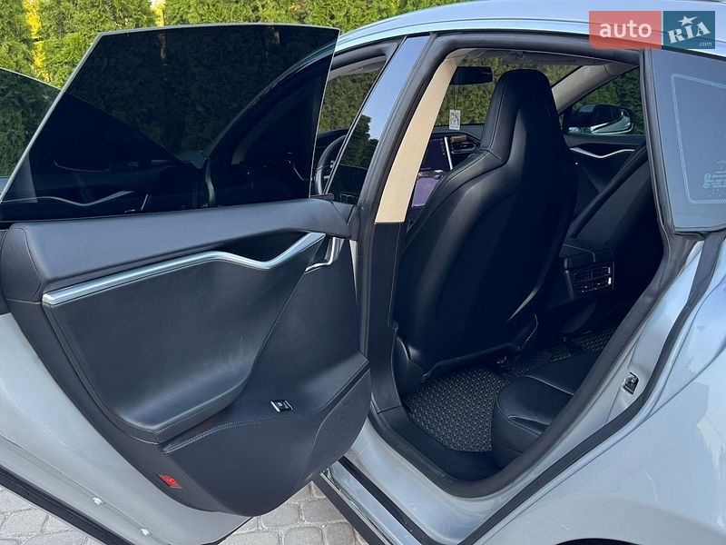 Ліфтбек Tesla Model S 2013 в Трускавці
