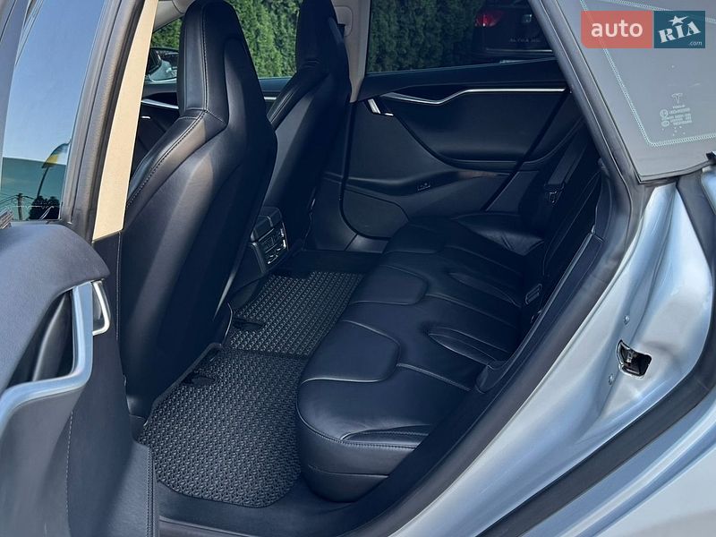 Ліфтбек Tesla Model S 2013 в Трускавці