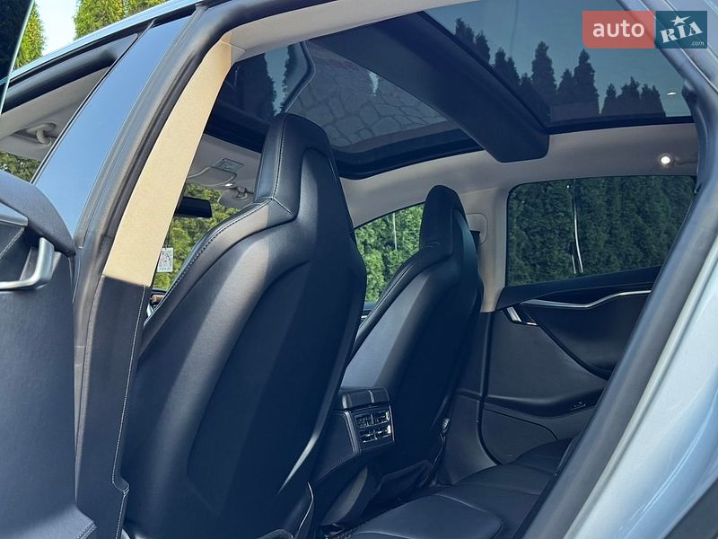Ліфтбек Tesla Model S 2013 в Трускавці