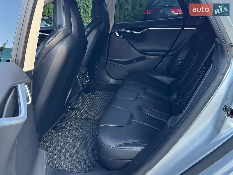 Ліфтбек Tesla Model S 2013 в Трускавці