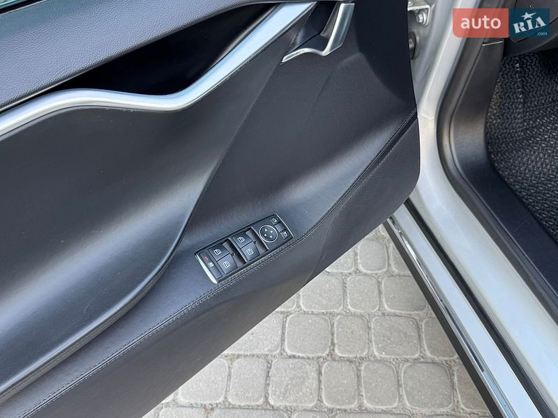 Ліфтбек Tesla Model S 2013 в Трускавці