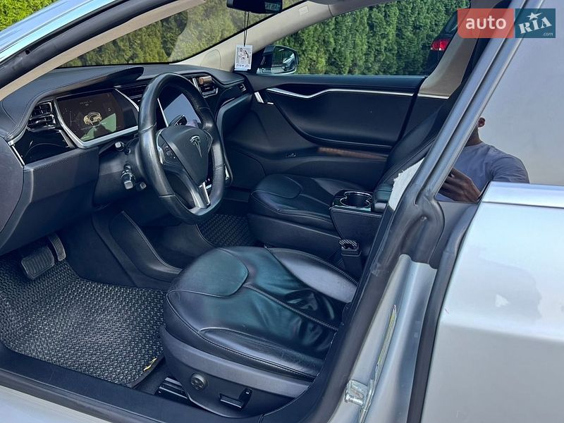 Ліфтбек Tesla Model S 2013 в Трускавці