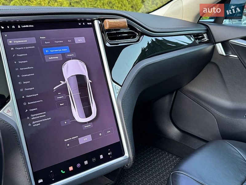 Ліфтбек Tesla Model S 2013 в Трускавці