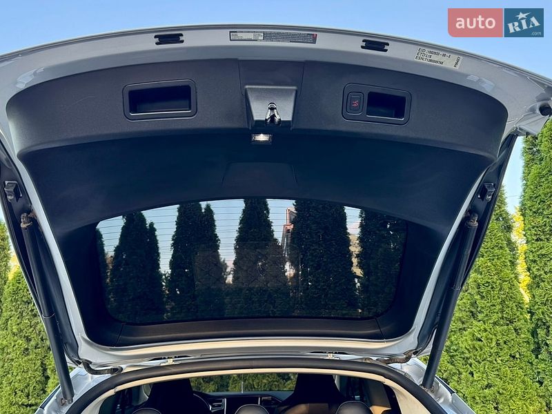 Ліфтбек Tesla Model S 2013 в Трускавці