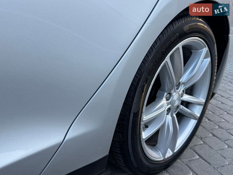 Ліфтбек Tesla Model S 2013 в Трускавці