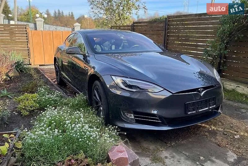 Tesla Model S 2018