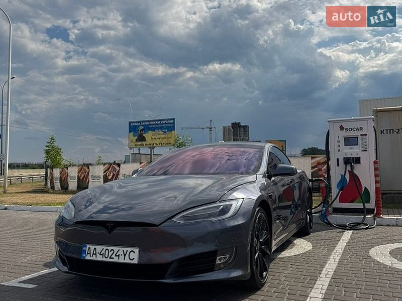 Tesla Model S 2018