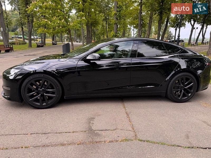 Лифтбек Tesla Model S 2022 в Киеве