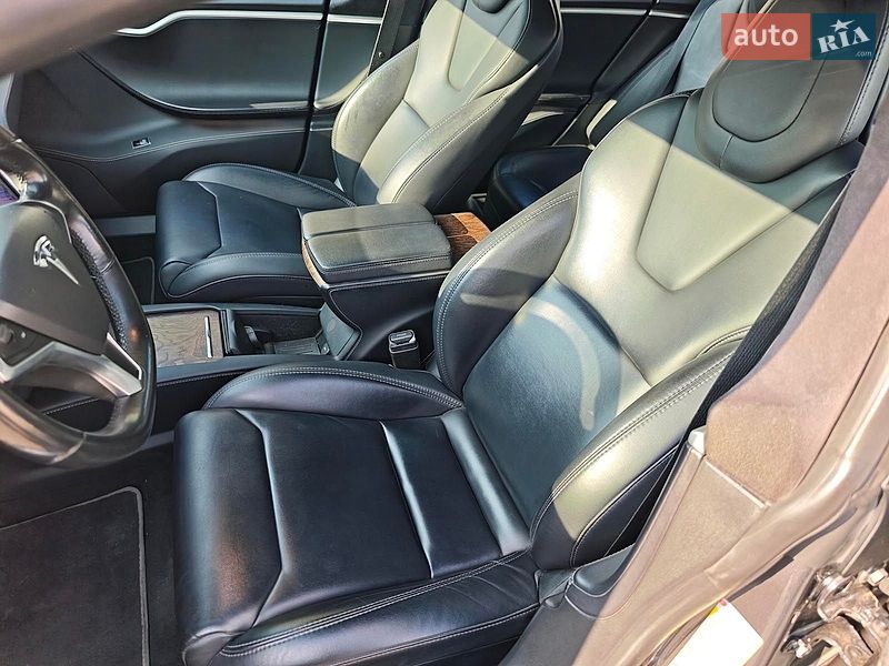 Лифтбек Tesla Model S 2018 в Харькове фото 21 Лифтбек Tesla Model S 2018 в Харькове