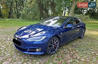 Tesla Model S 2020