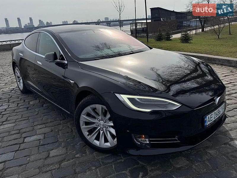 Ліфтбек Tesla Model S 2017 в Києві