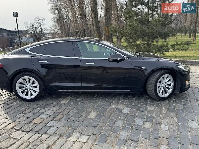 Ліфтбек Tesla Model S 2017 в Києві