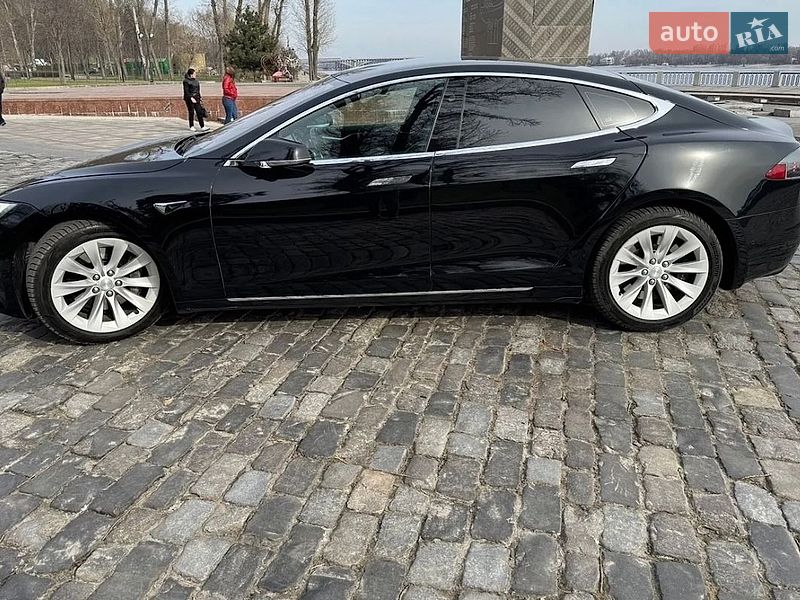Ліфтбек Tesla Model S 2017 в Києві