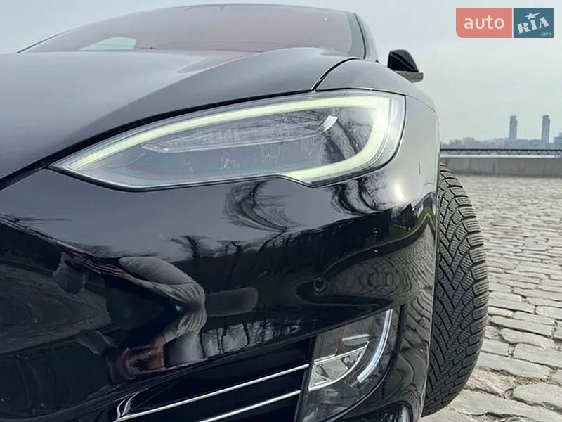 Ліфтбек Tesla Model S 2017 в Києві