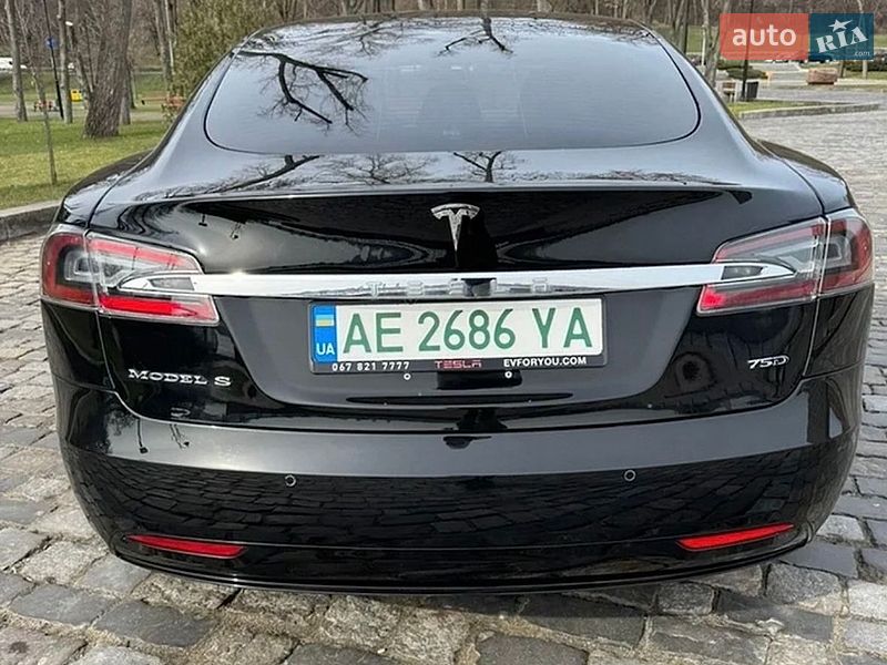 Ліфтбек Tesla Model S 2017 в Києві