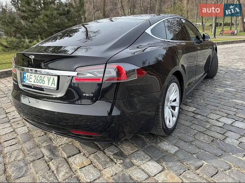 Ліфтбек Tesla Model S 2017 в Києві