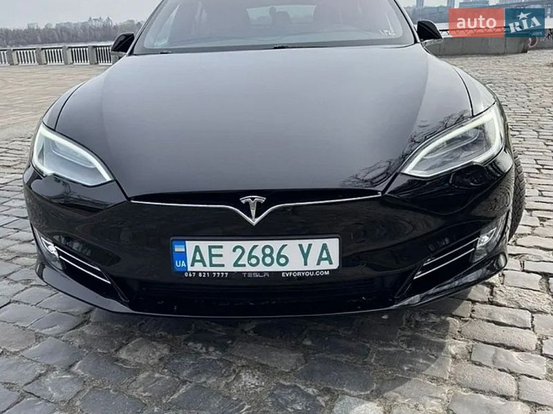 Ліфтбек Tesla Model S 2017 в Києві