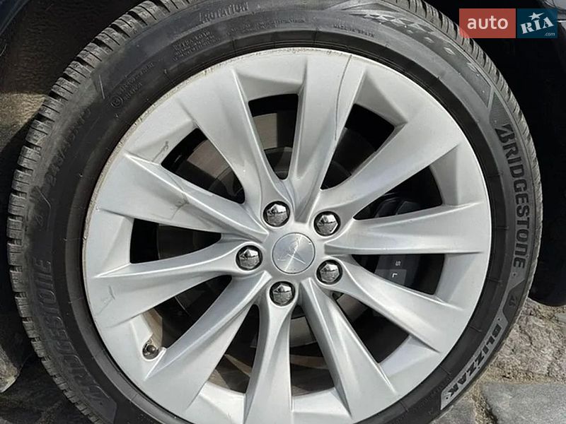 Ліфтбек Tesla Model S 2017 в Києві