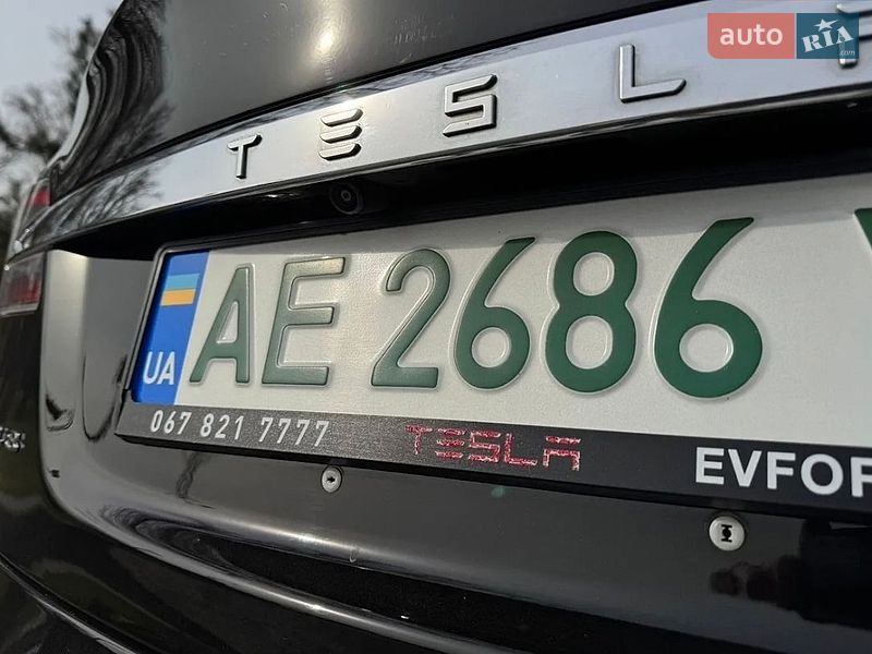 Ліфтбек Tesla Model S 2017 в Києві