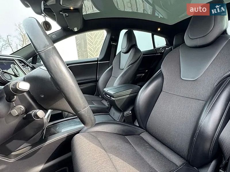 Ліфтбек Tesla Model S 2017 в Києві