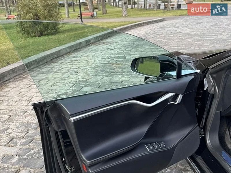 Ліфтбек Tesla Model S 2017 в Києві