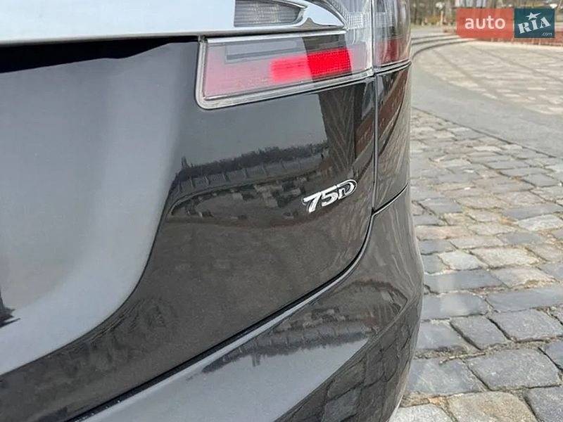 Ліфтбек Tesla Model S 2017 в Києві
