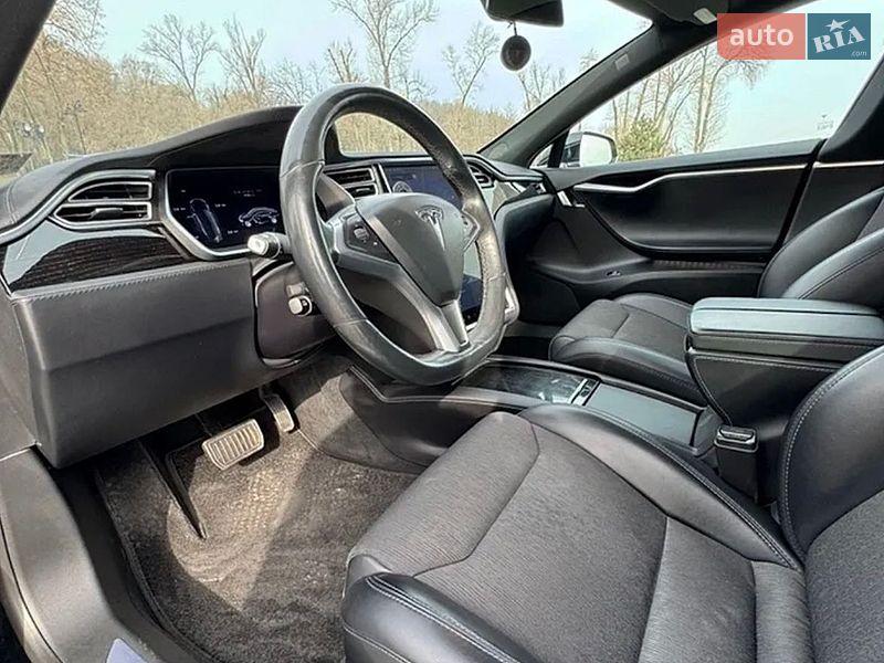 Ліфтбек Tesla Model S 2017 в Києві