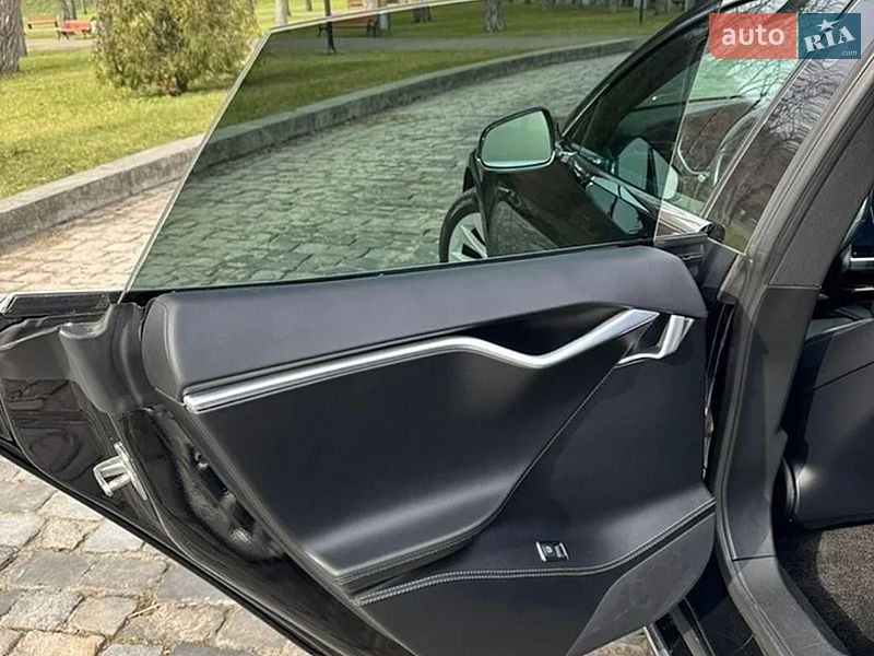 Ліфтбек Tesla Model S 2017 в Києві
