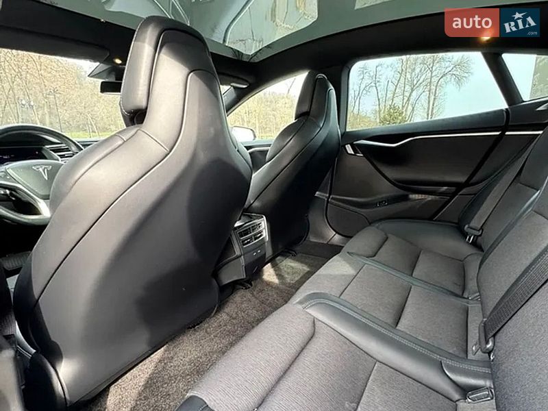 Ліфтбек Tesla Model S 2017 в Києві