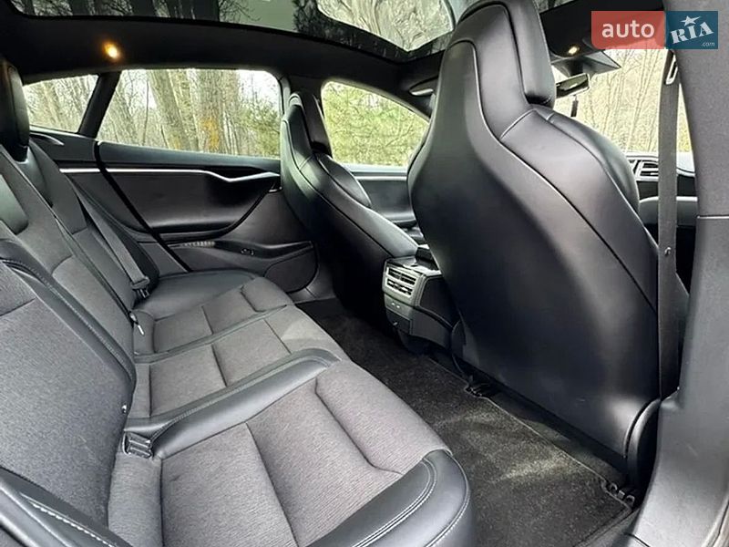 Ліфтбек Tesla Model S 2017 в Києві