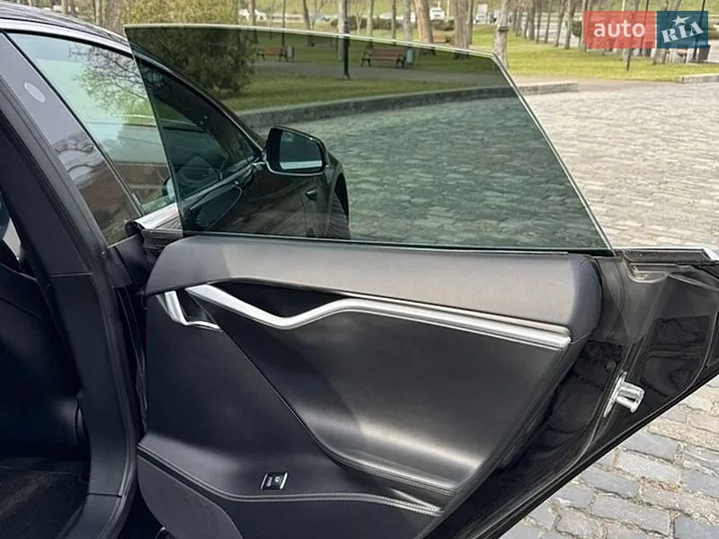 Ліфтбек Tesla Model S 2017 в Києві