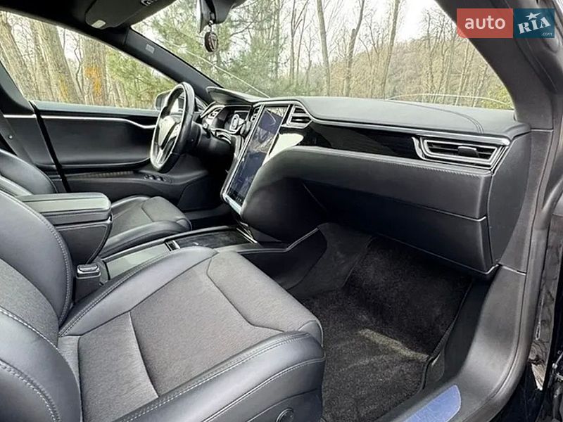 Ліфтбек Tesla Model S 2017 в Києві