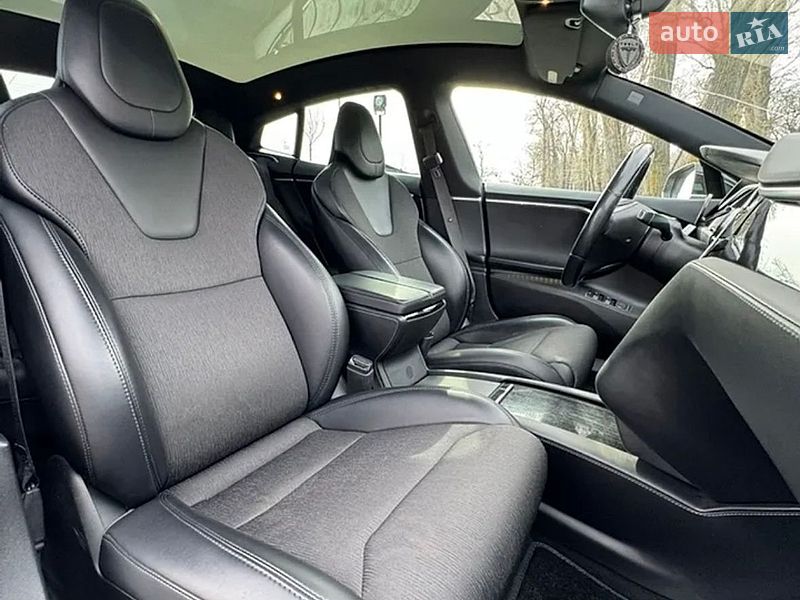 Ліфтбек Tesla Model S 2017 в Києві