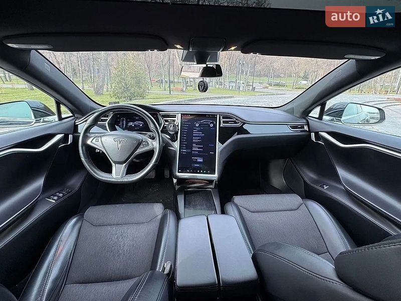 Ліфтбек Tesla Model S 2017 в Києві