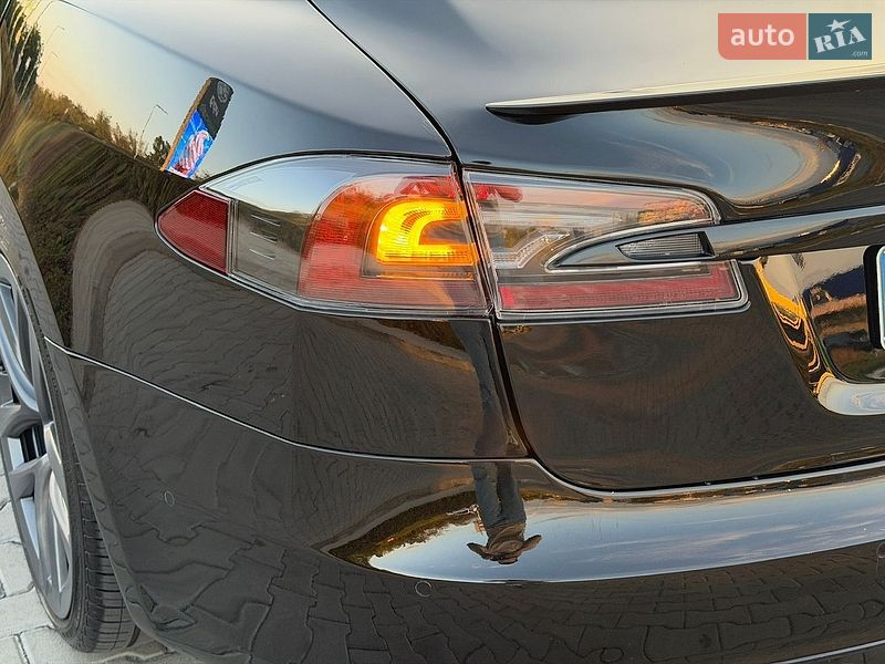 Лифтбек Tesla Model S 2021 в Стрые