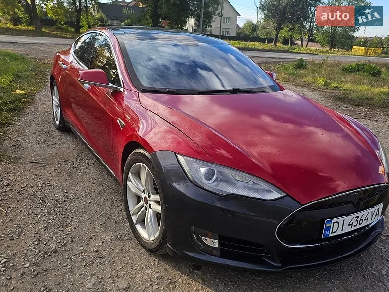 Tesla Model S 2013