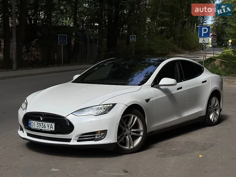 Tesla Model S 2016
