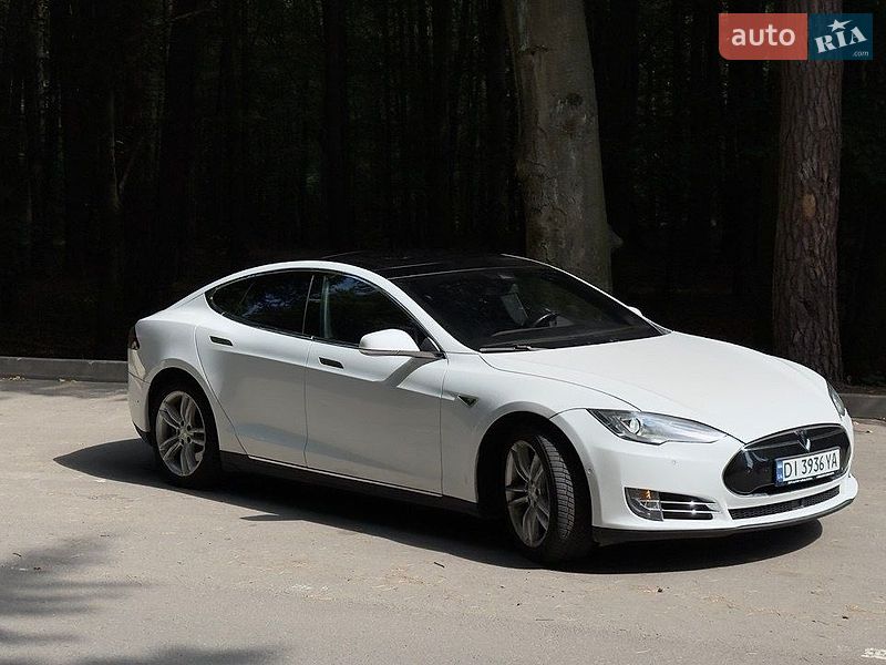 Ліфтбек Tesla Model S 2016 в Львові фото 3 Ліфтбек Tesla Model S 2016 в Львові