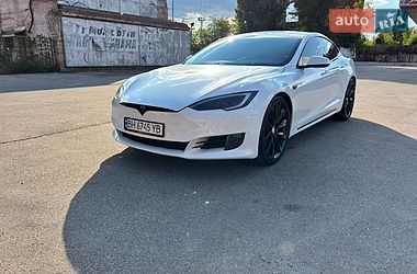 Лифтбек Tesla Model S 2016 в Кривом Роге