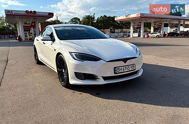 Лифтбек Tesla Model S 2016 в Кривом Роге