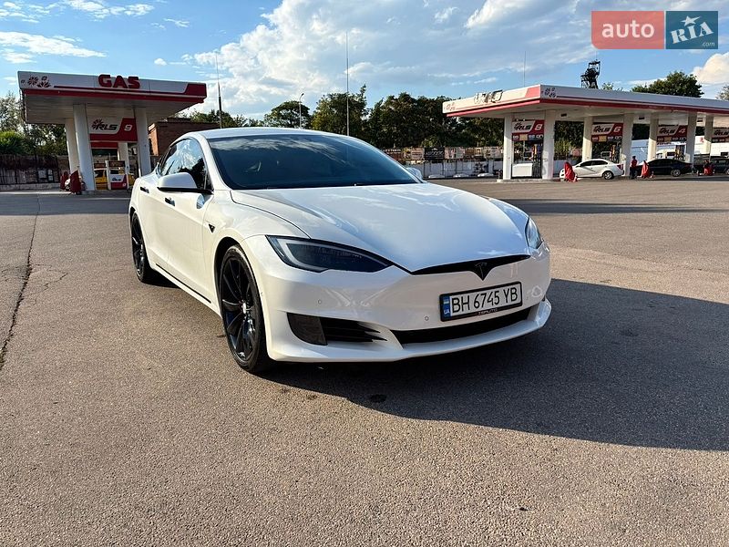 Лифтбек Tesla Model S 2016 в Кривом Роге