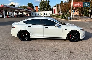 Лифтбек Tesla Model S 2016 в Кривом Роге