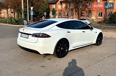 Лифтбек Tesla Model S 2016 в Кривом Роге