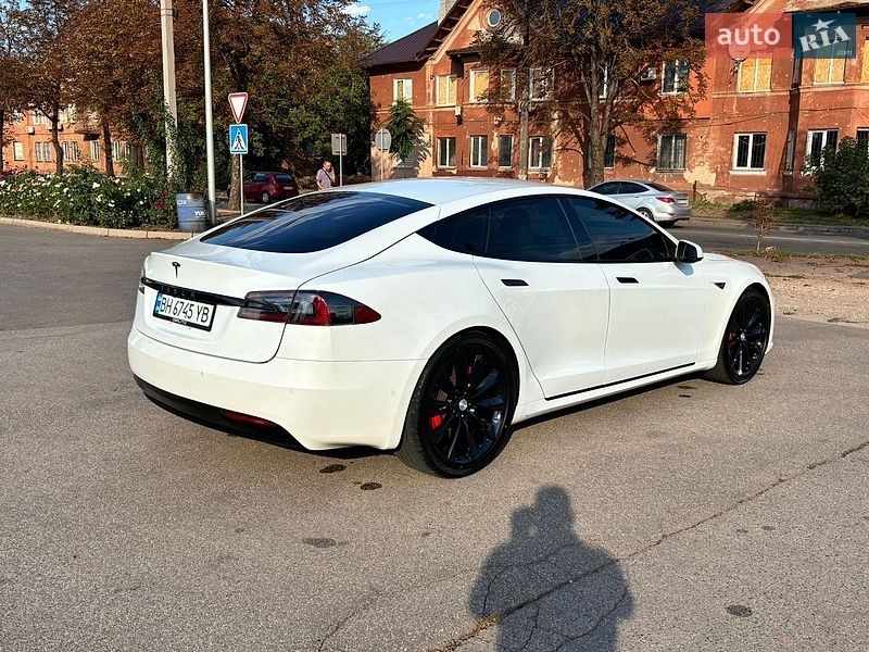 Лифтбек Tesla Model S 2016 в Кривом Роге