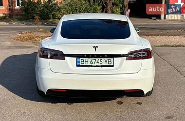 Лифтбек Tesla Model S 2016 в Кривом Роге