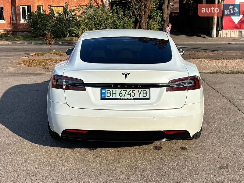 Лифтбек Tesla Model S 2016 в Кривом Роге
