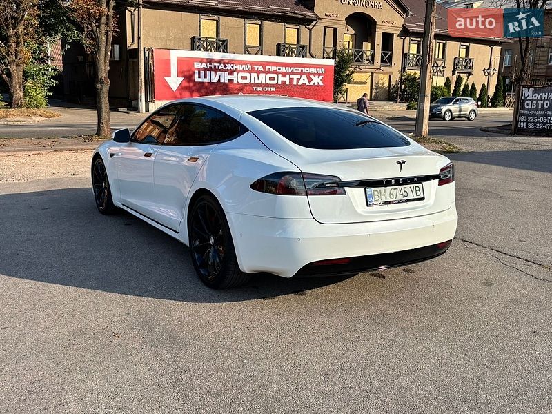Лифтбек Tesla Model S 2016 в Кривом Роге